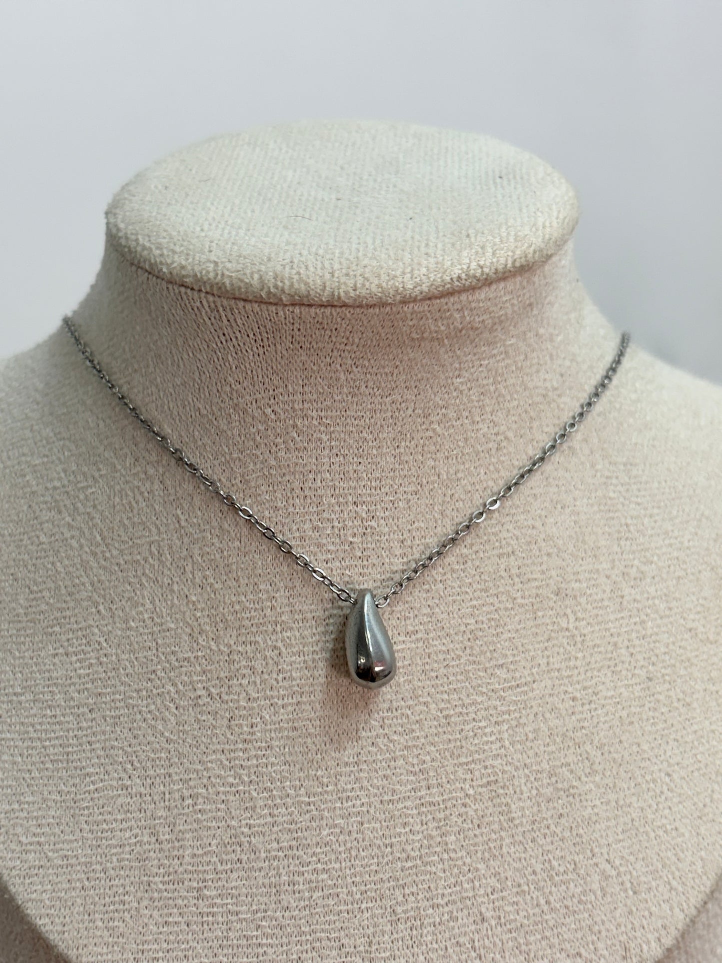 Collar gota plata