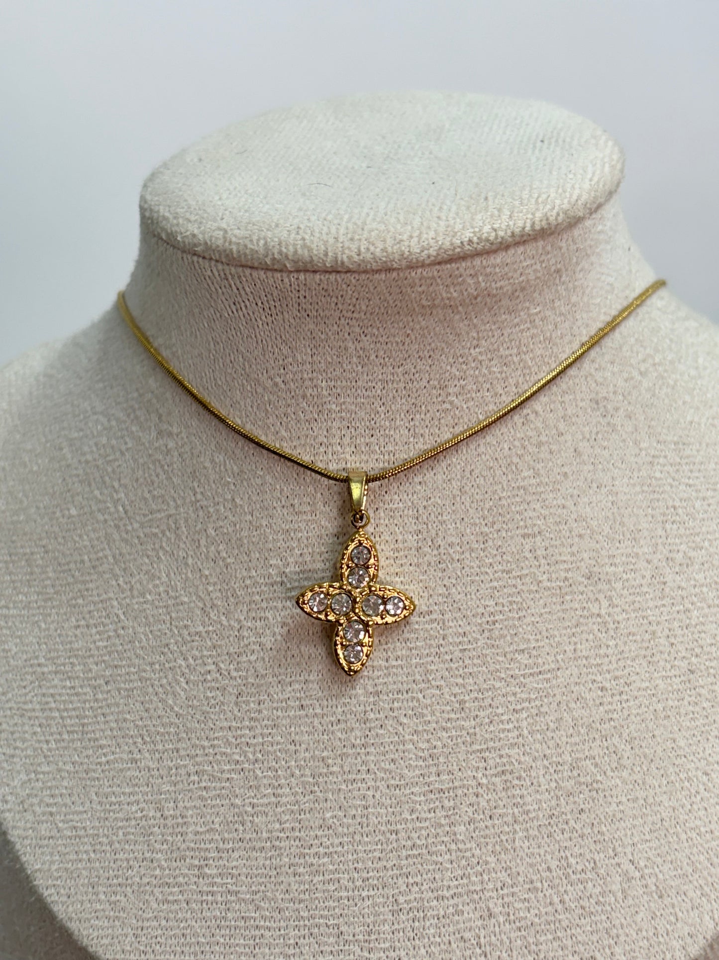 Collar trebol diamantes