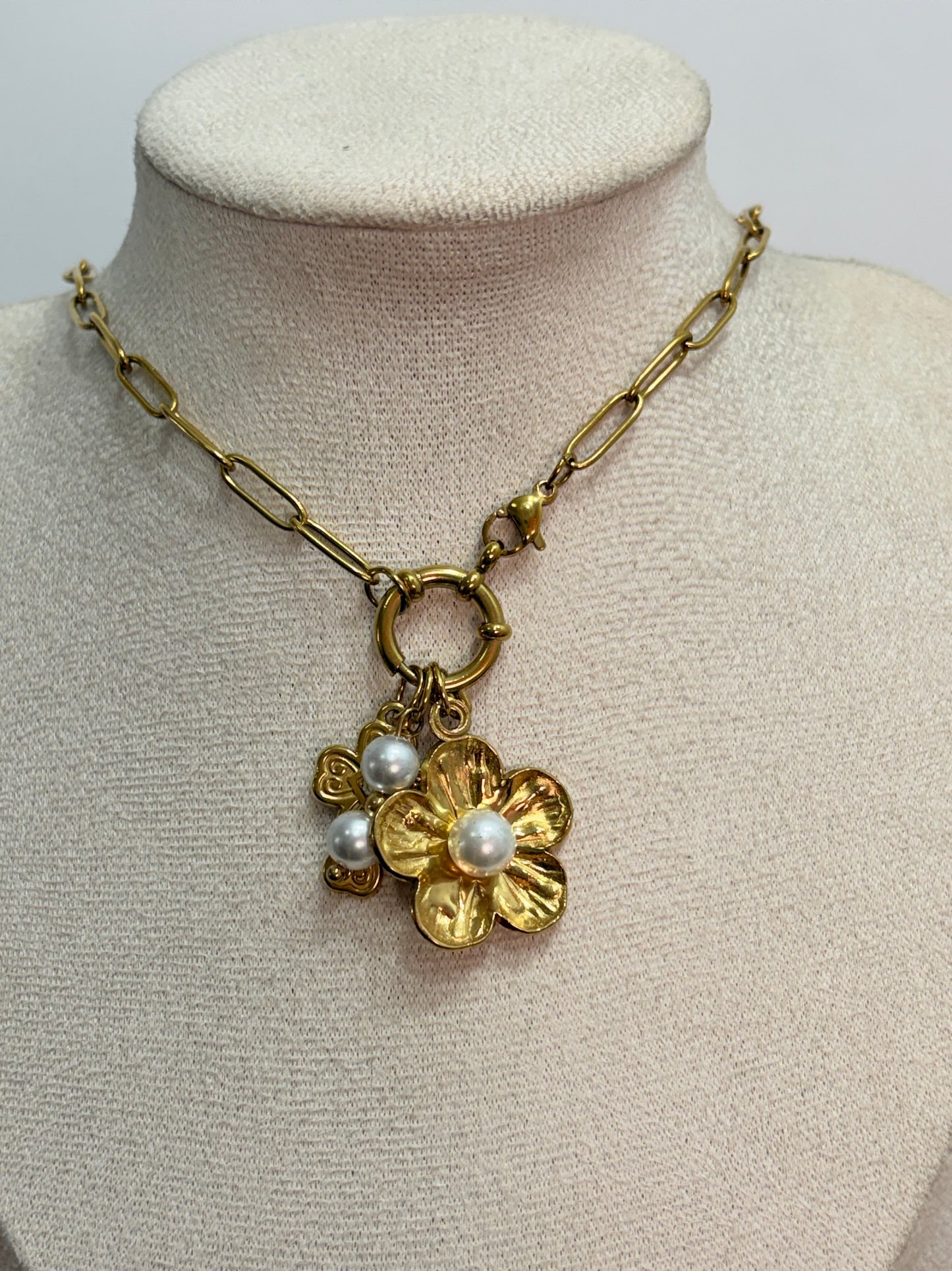 Collar charms flor