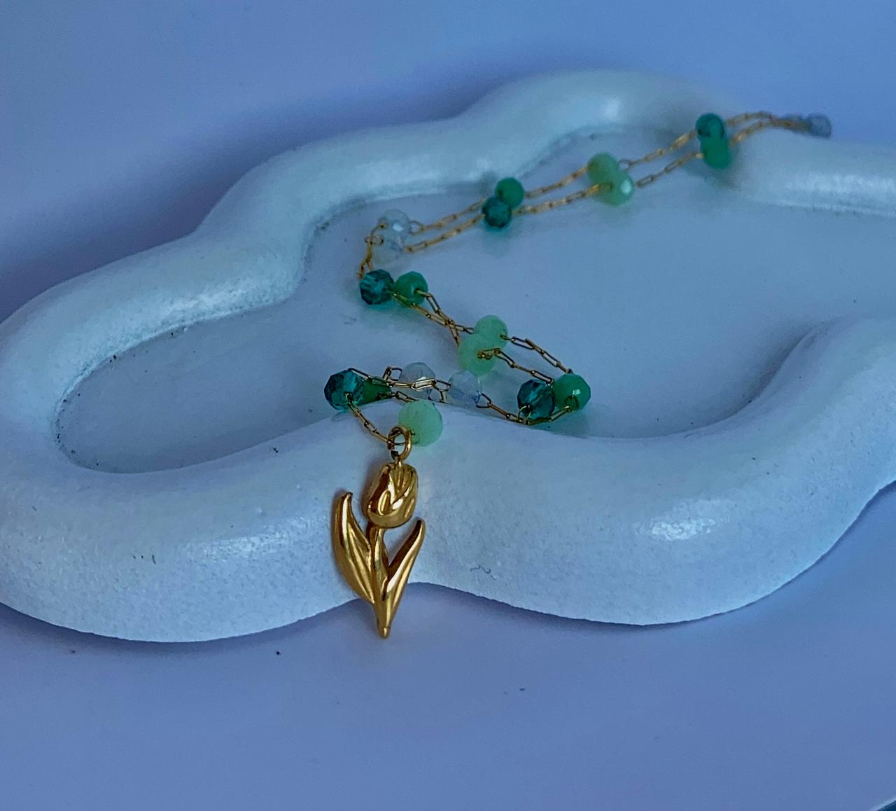 Collar tulipan verde