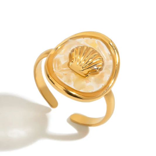 Anillo concha de mar dorado