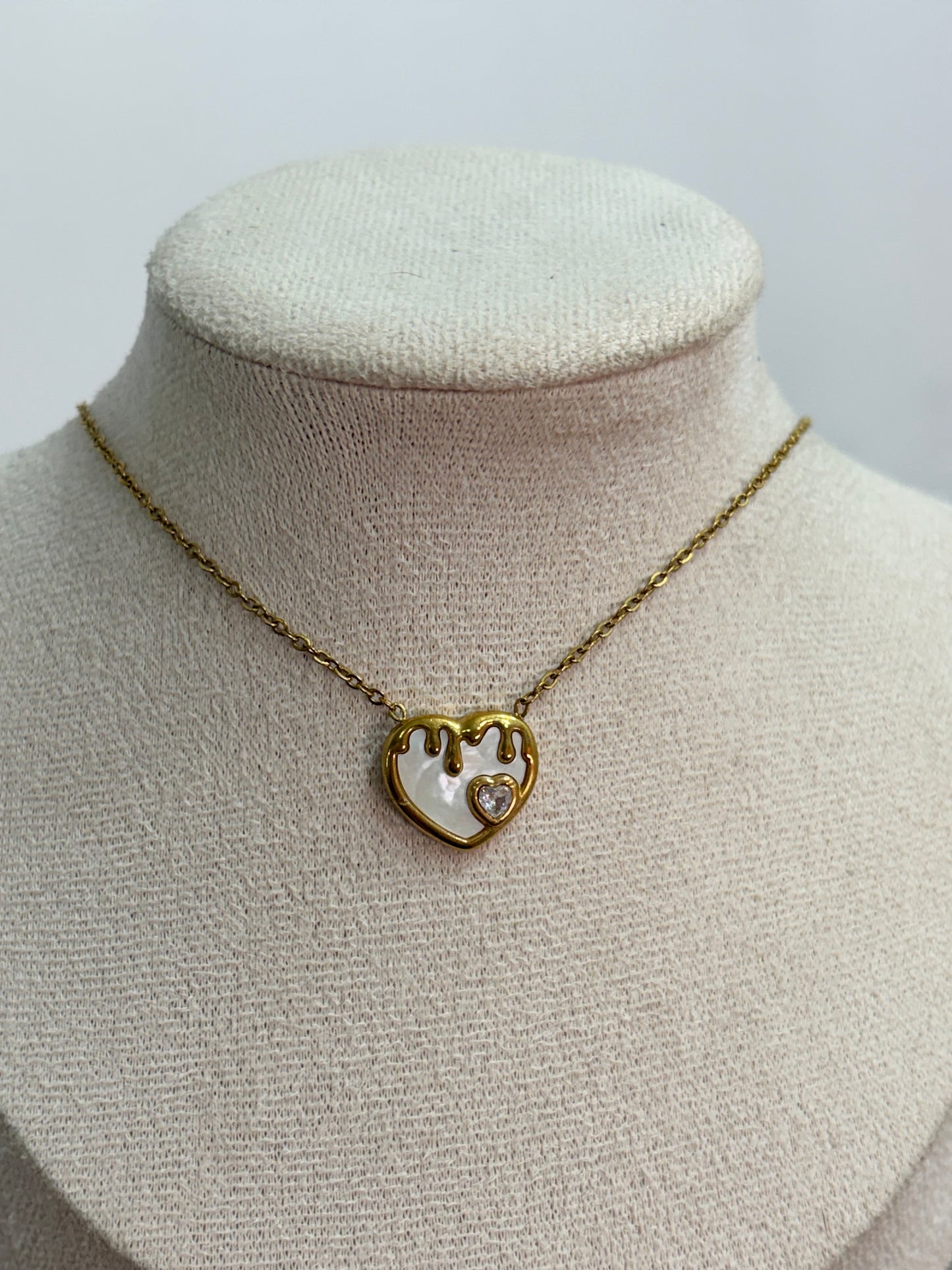 Collar corazon blanco