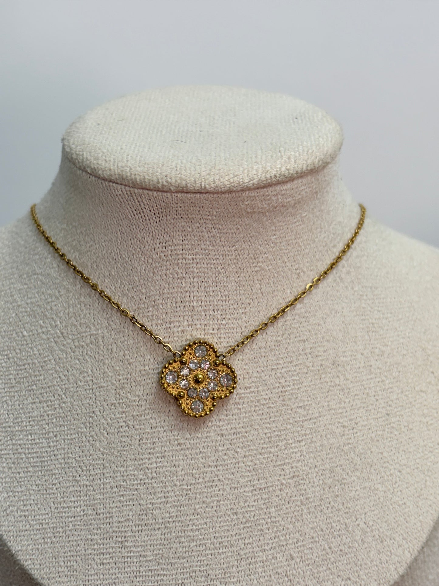 Collar trebol diamantes
