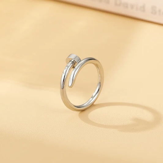 Anillo clavo plateado