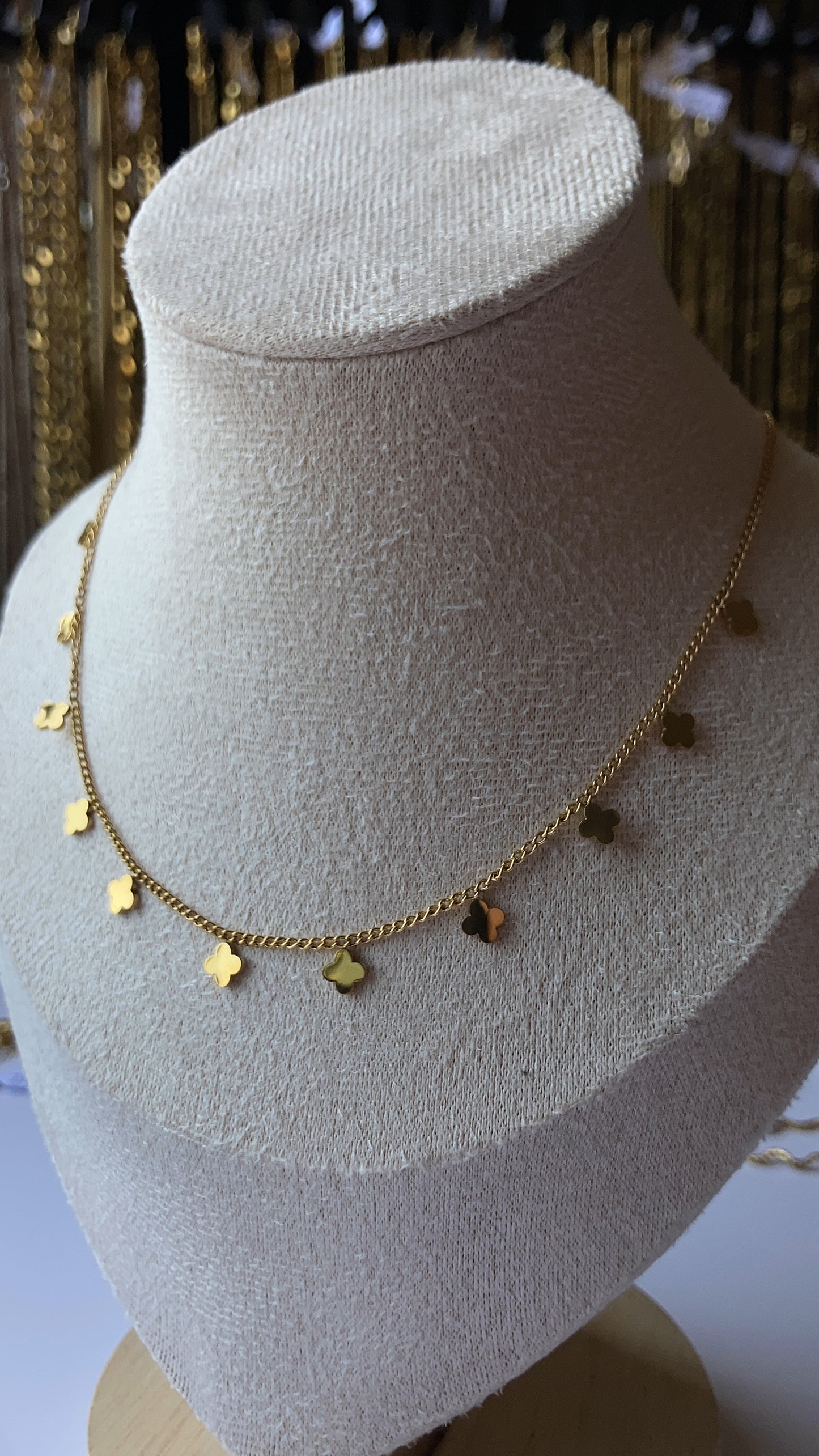 Choker trebol dorados