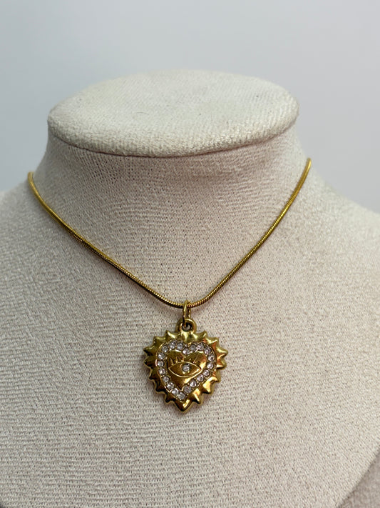 Collar ojo en corazon