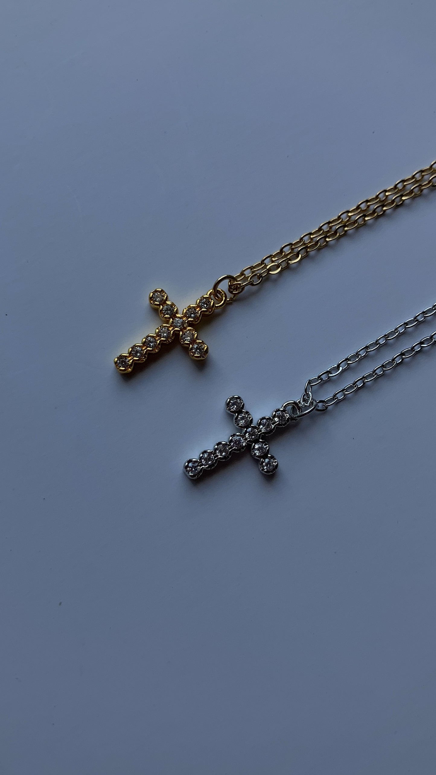 Collar cruz de brillitos