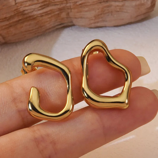 Aretes asimetricos dorados