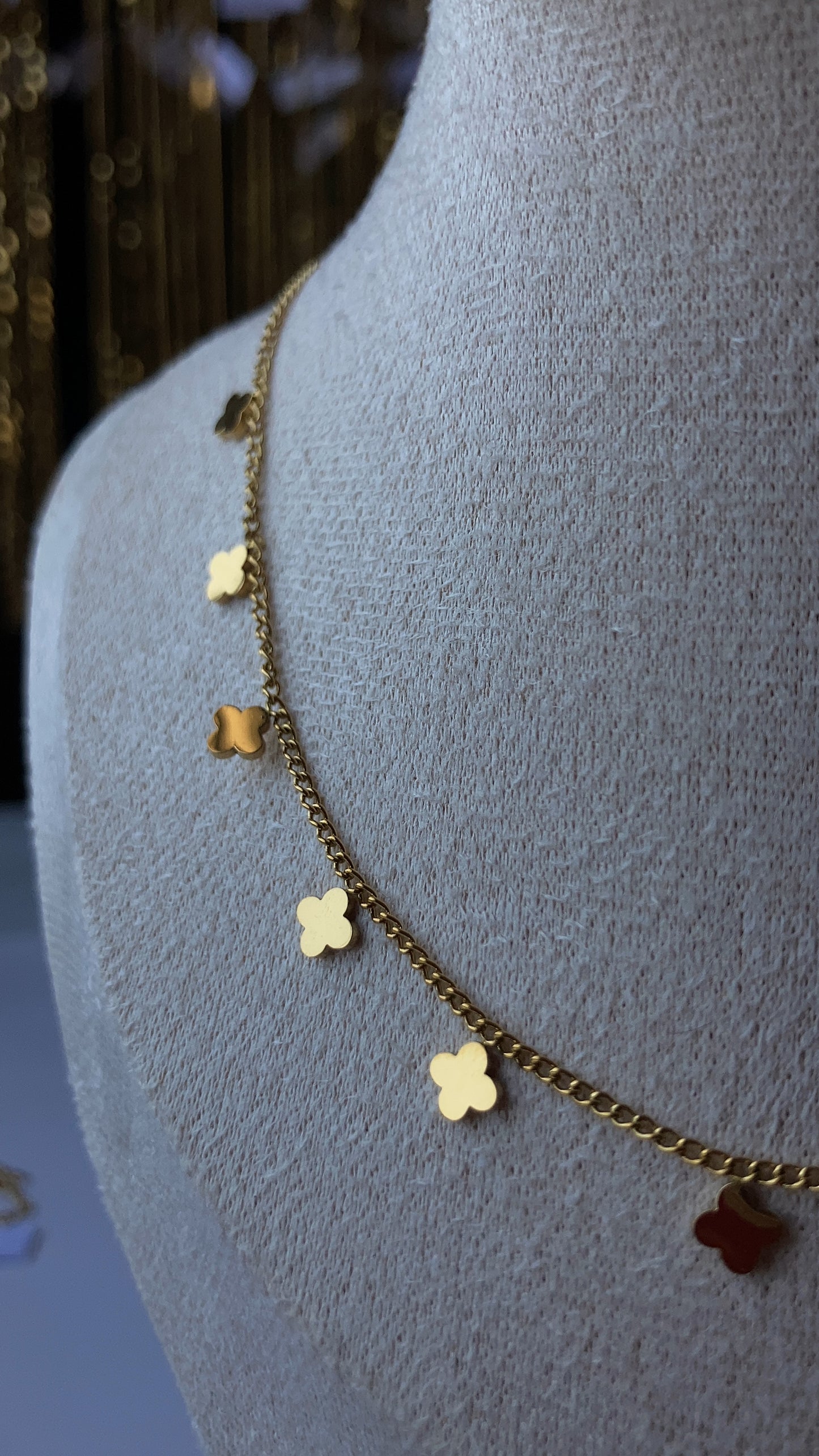 Choker trebol dorados