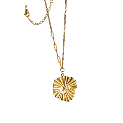 Collar flor dorada