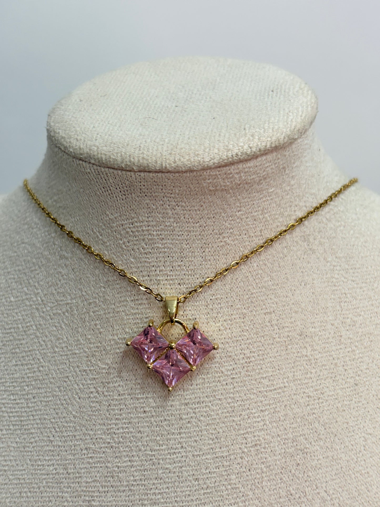 Collar corazon rosa