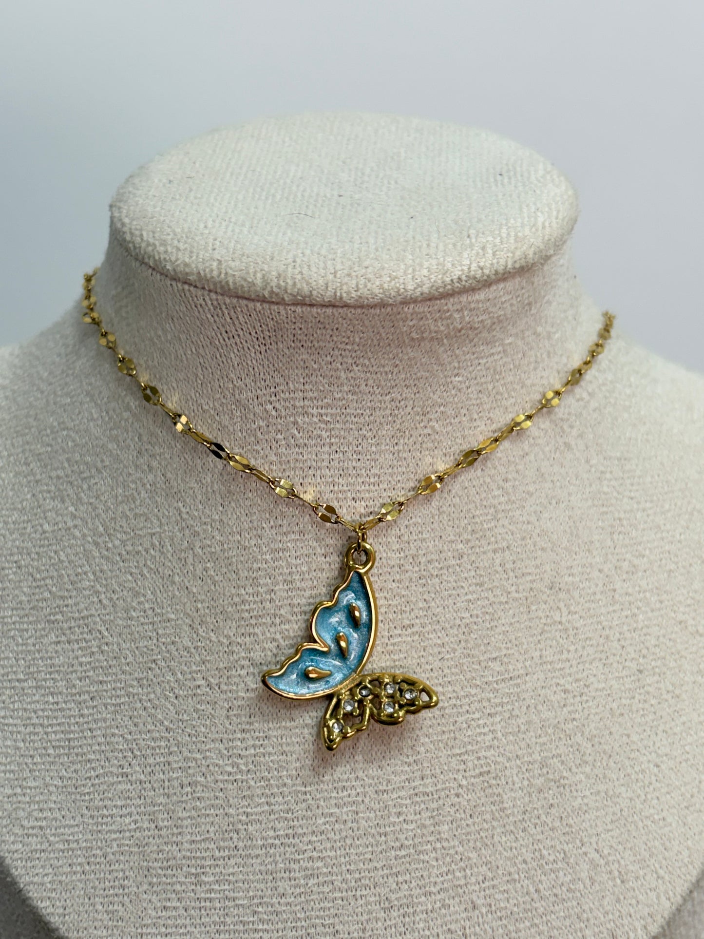 Collar mariposa azul