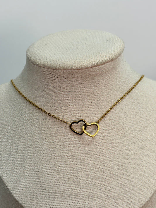 Collar corazones entrelazados