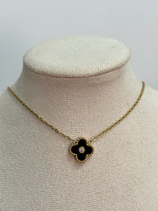 Collar trebol negro diamante