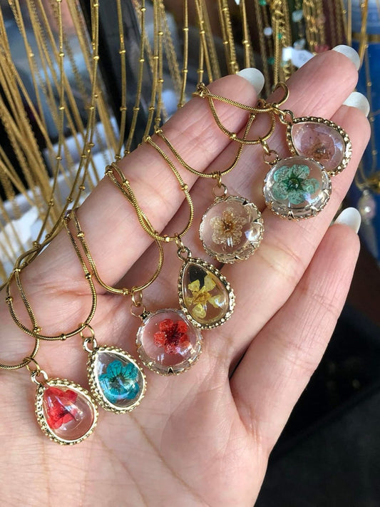 Collar flor encapsulada