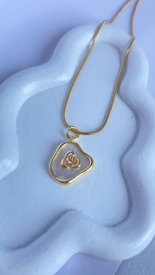 Collar flor de perla